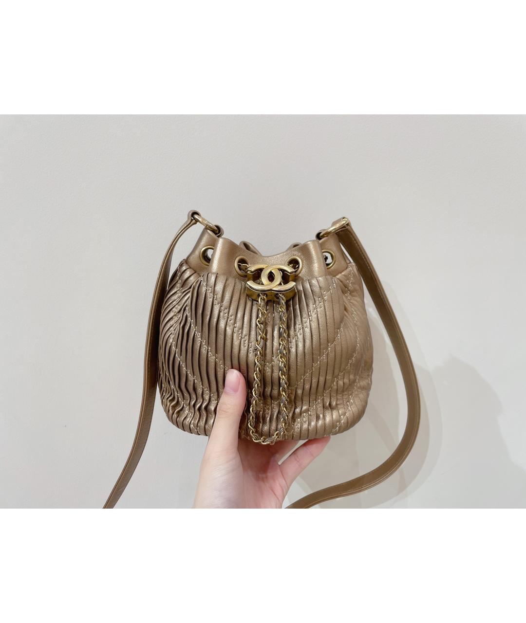 CHANEL Золотая кожаная сумка тоут, фото 2