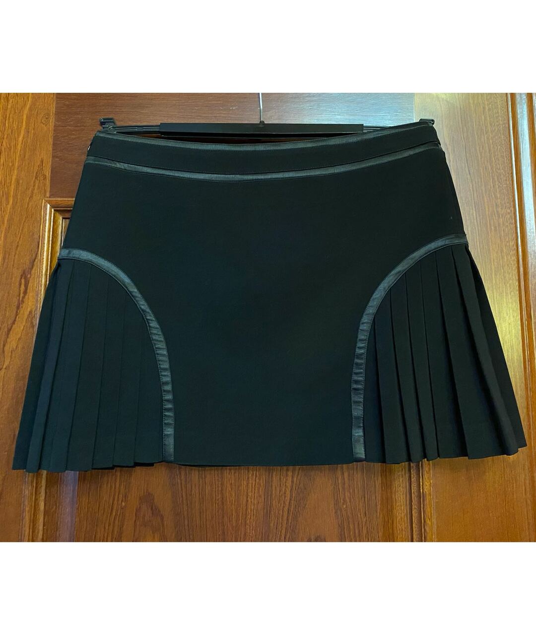 VERSACE JEANS COUTURE Черная полиэстеровая юбка мини, фото 2