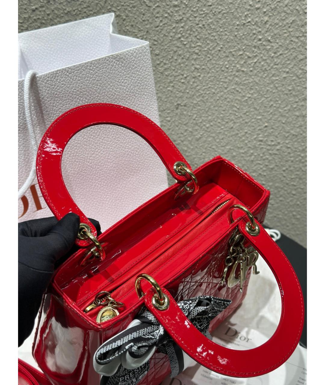 CHRISTIAN DIOR Красная сумка тоут из лакированной кожи, фото 7