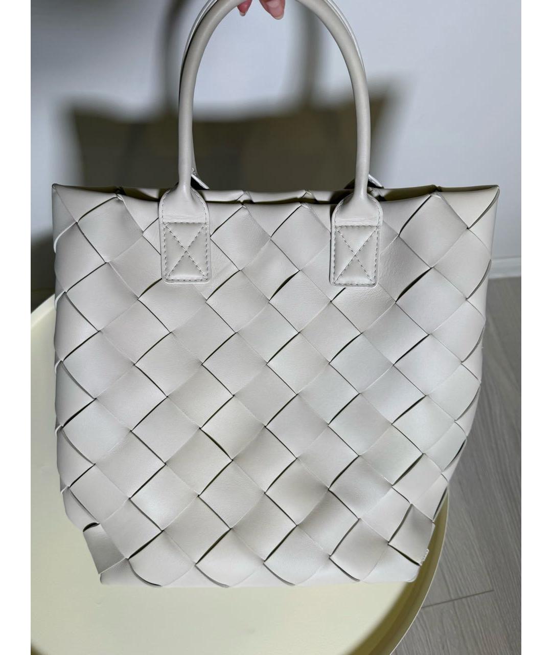 BOTTEGA VENETA Белая кожаная сумка с короткими ручками, фото 2