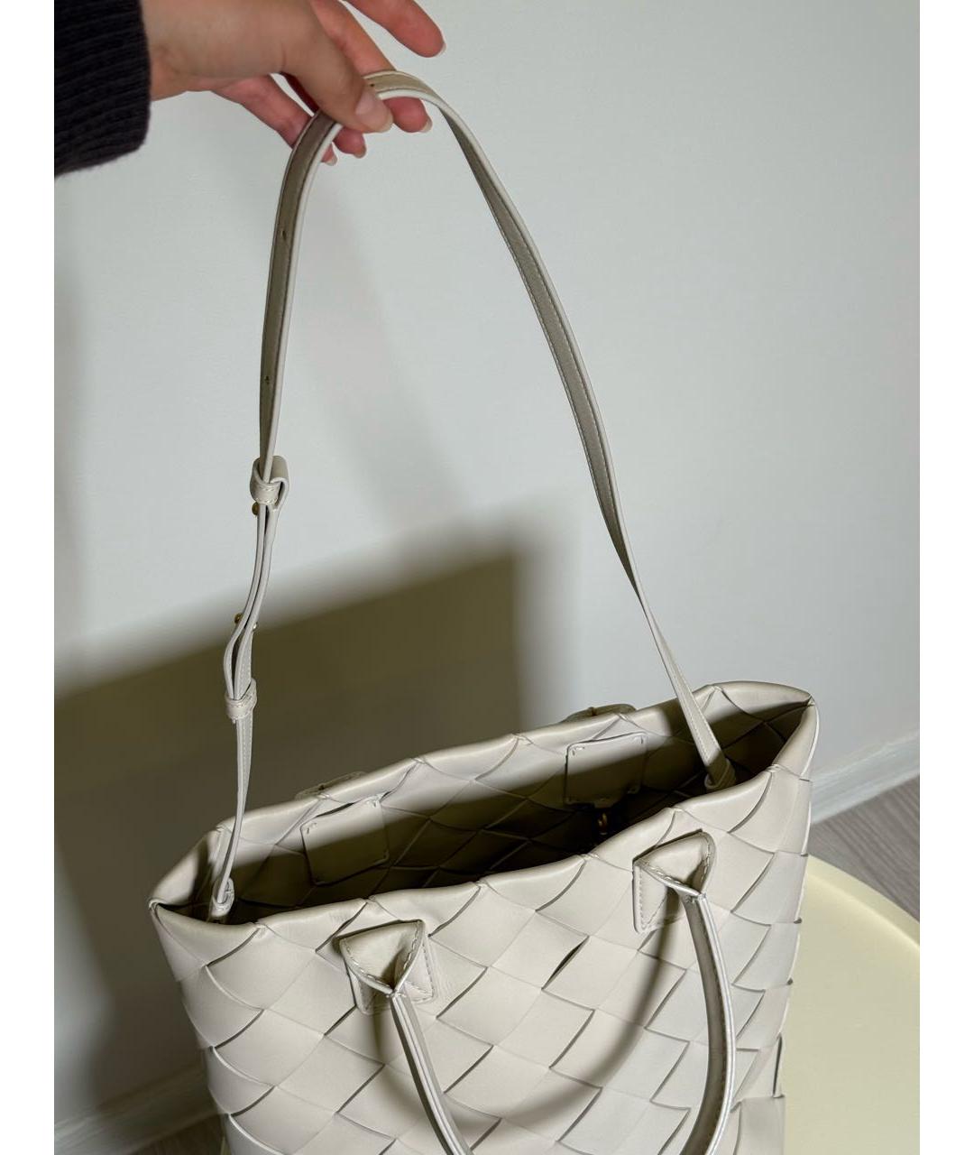 BOTTEGA VENETA Белая кожаная сумка с короткими ручками, фото 3