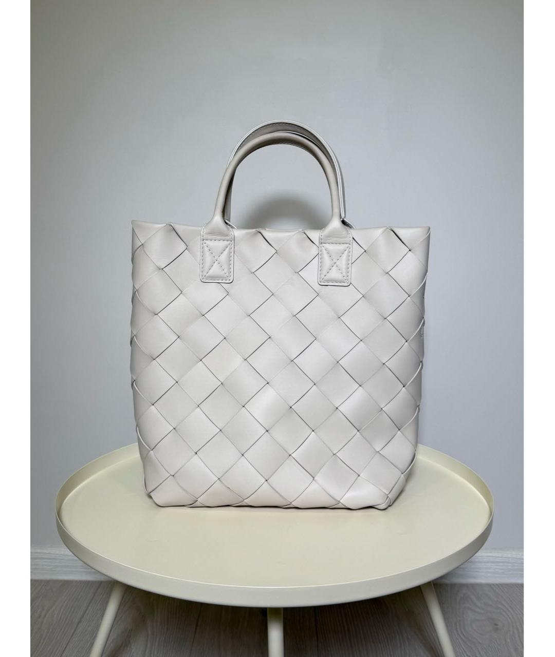 BOTTEGA VENETA Белая кожаная сумка с короткими ручками, фото 5