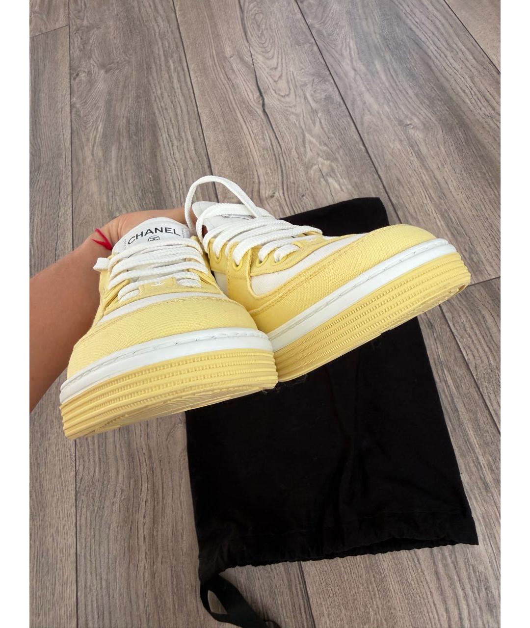 CHANEL Желтые текстильные кеды, фото 3