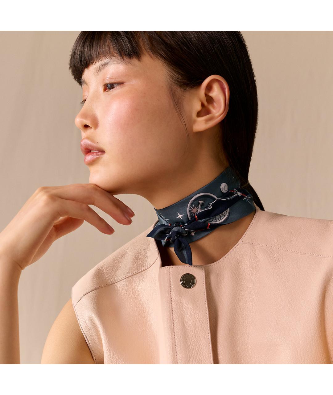 HERMES Темно-синий шелковый платок, фото 4