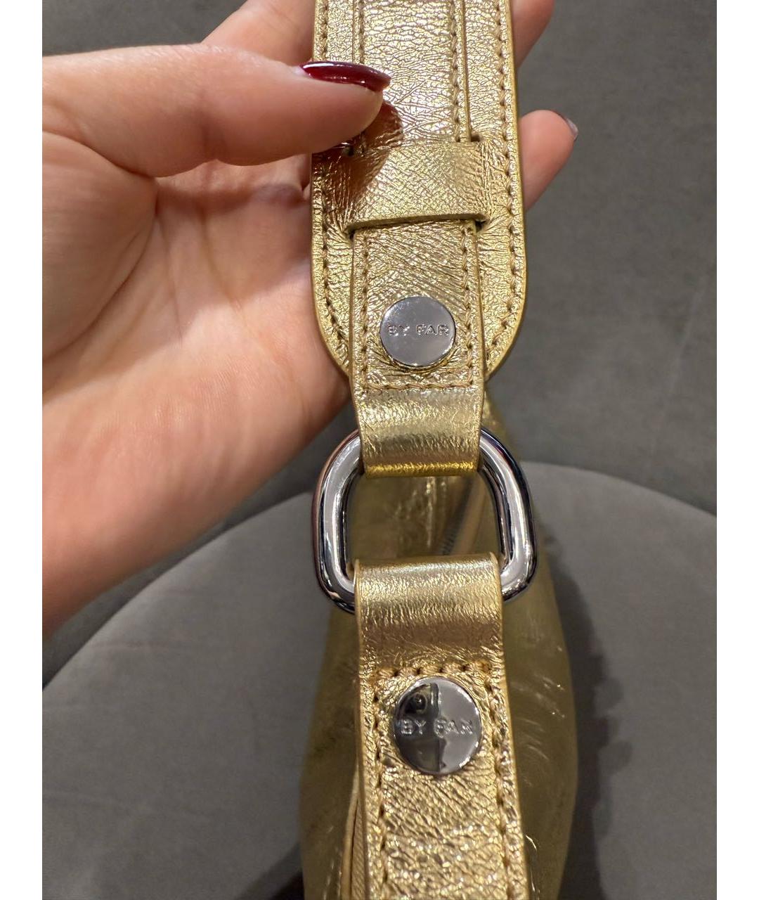 BY FAR Золотая кожаная сумка с короткими ручками, фото 6