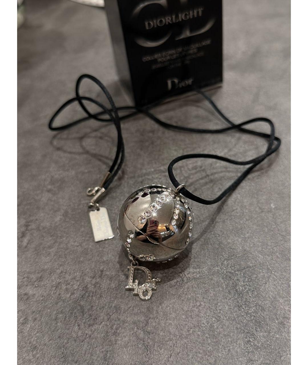 CHRISTIAN DIOR Серебряная металлическая подвеска, фото 4