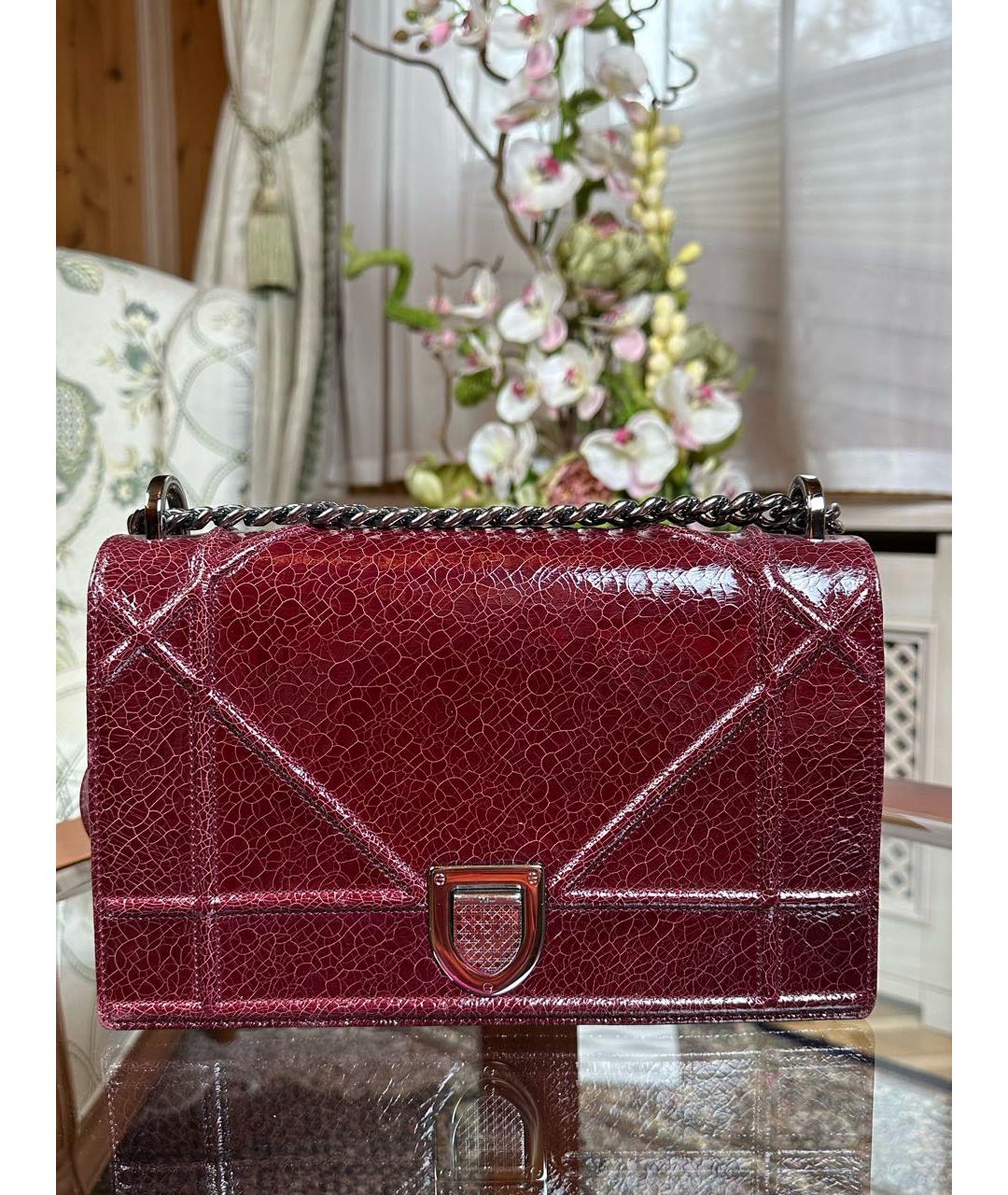 CHRISTIAN DIOR Бордовая сумка через плечо из лакированной кожи, фото 9