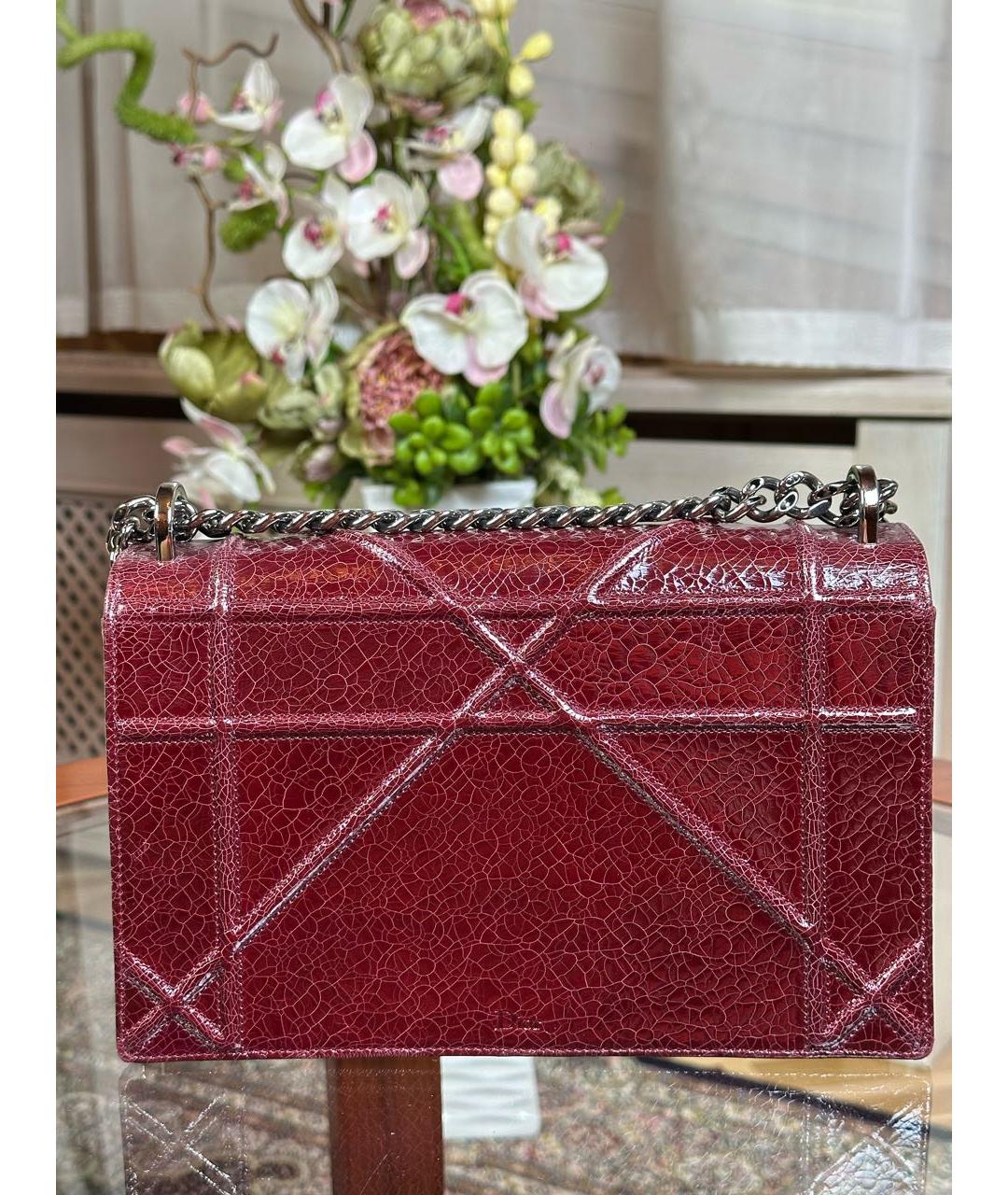 CHRISTIAN DIOR Бордовая сумка через плечо из лакированной кожи, фото 3