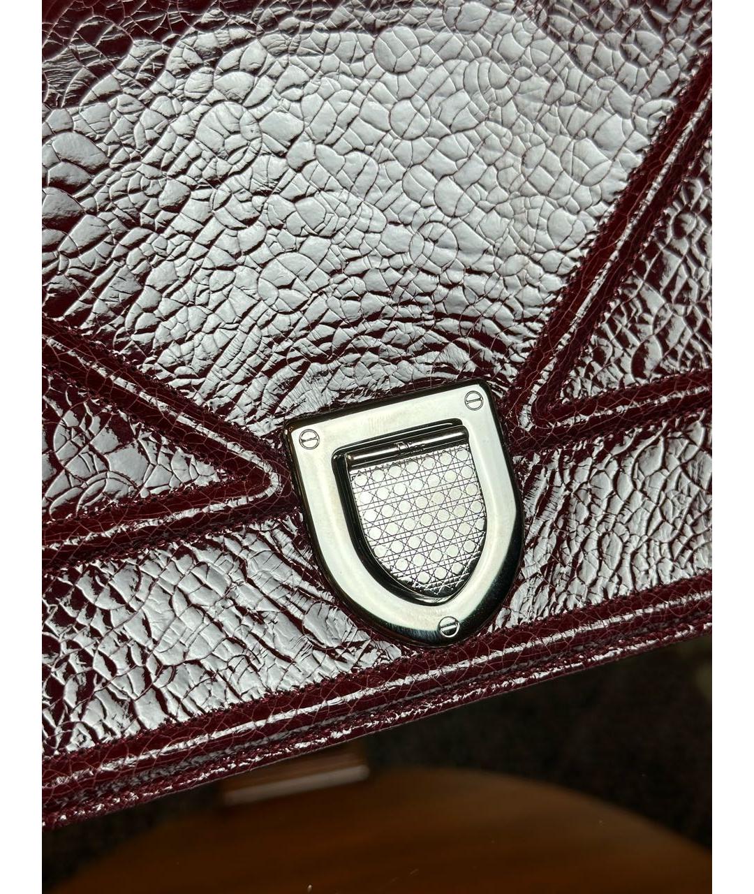 CHRISTIAN DIOR Бордовая сумка через плечо из лакированной кожи, фото 6