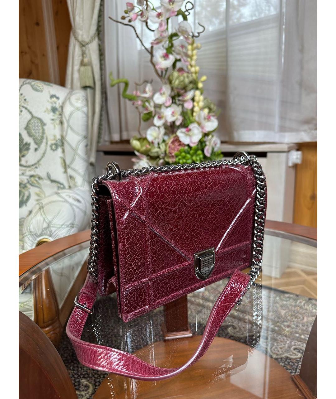 CHRISTIAN DIOR Бордовая сумка через плечо из лакированной кожи, фото 5