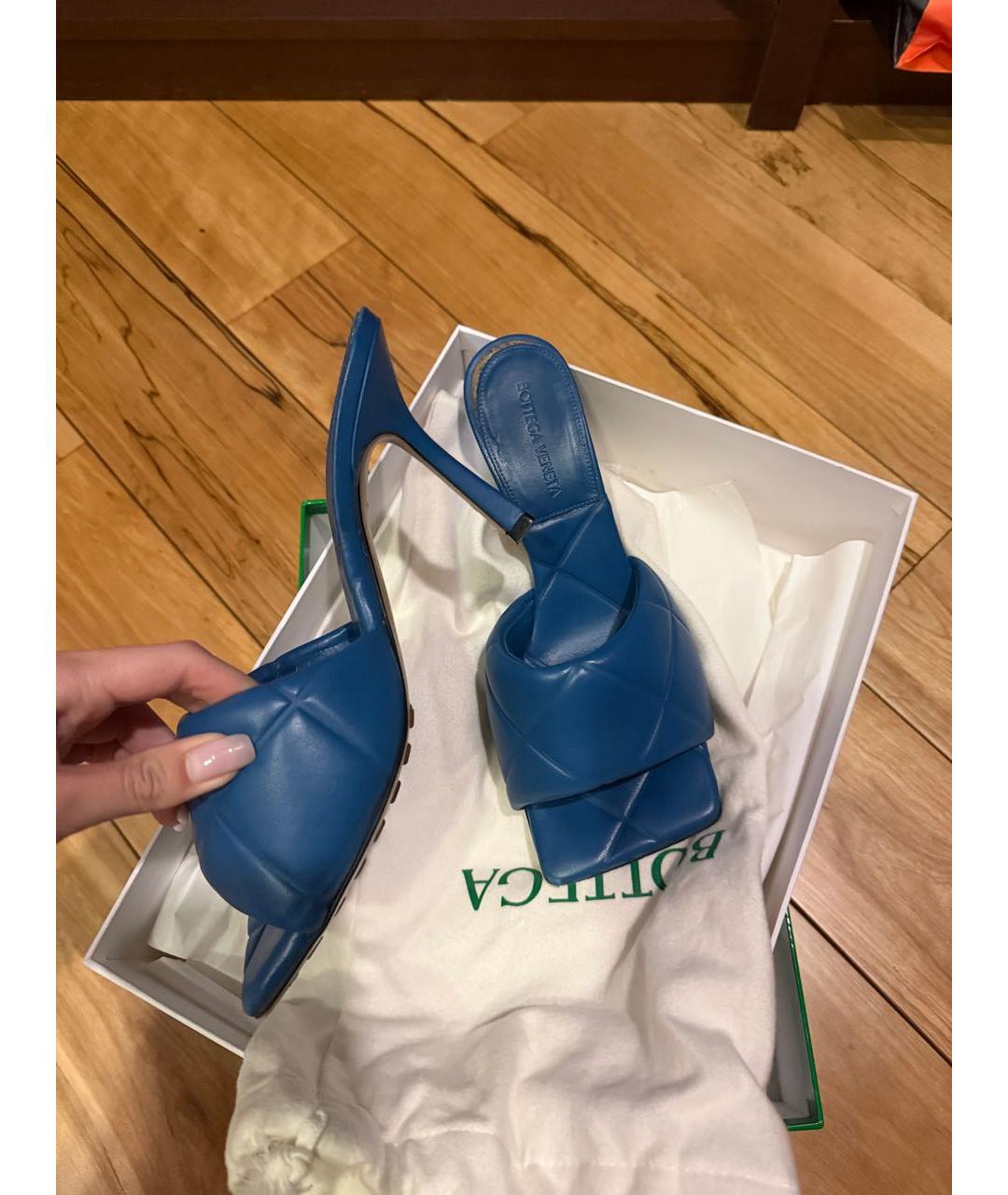 BOTTEGA VENETA Синие кожаные босоножки, фото 5