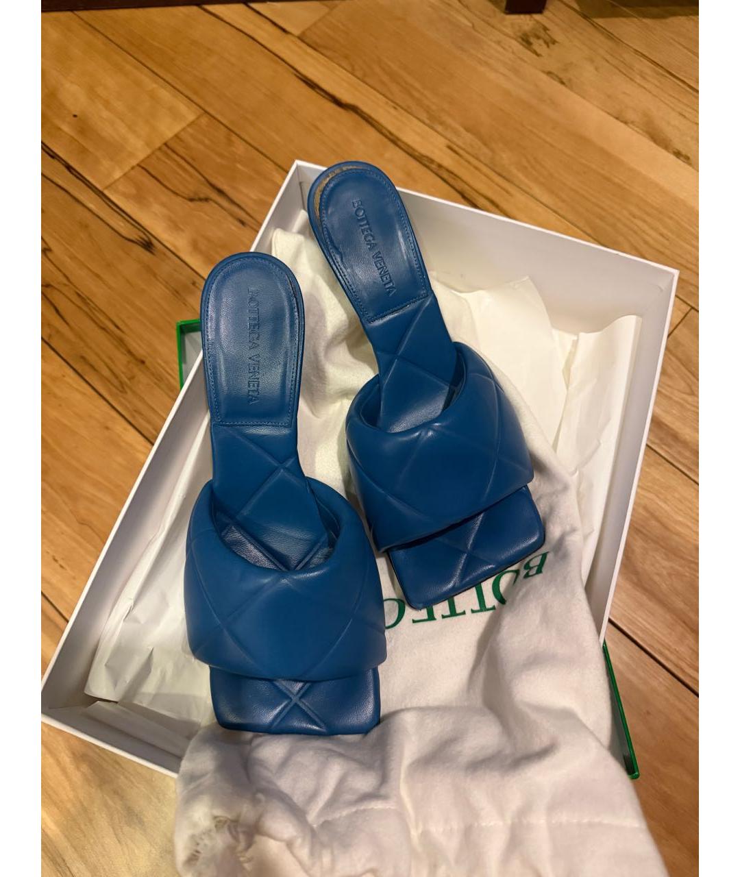 BOTTEGA VENETA Синие кожаные босоножки, фото 2