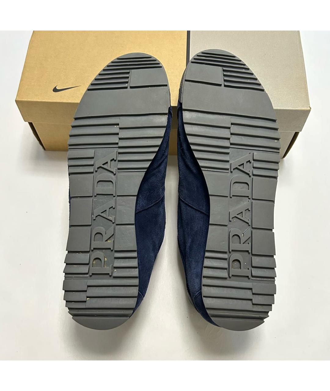 PRADA Темно-синие замшевые низкие кроссовки / кеды, фото 7