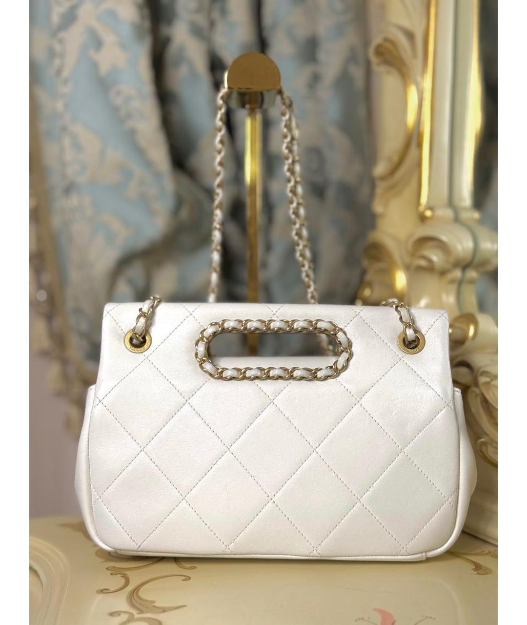 CHANEL Белая кожаная сумка с короткими ручками, фото 6