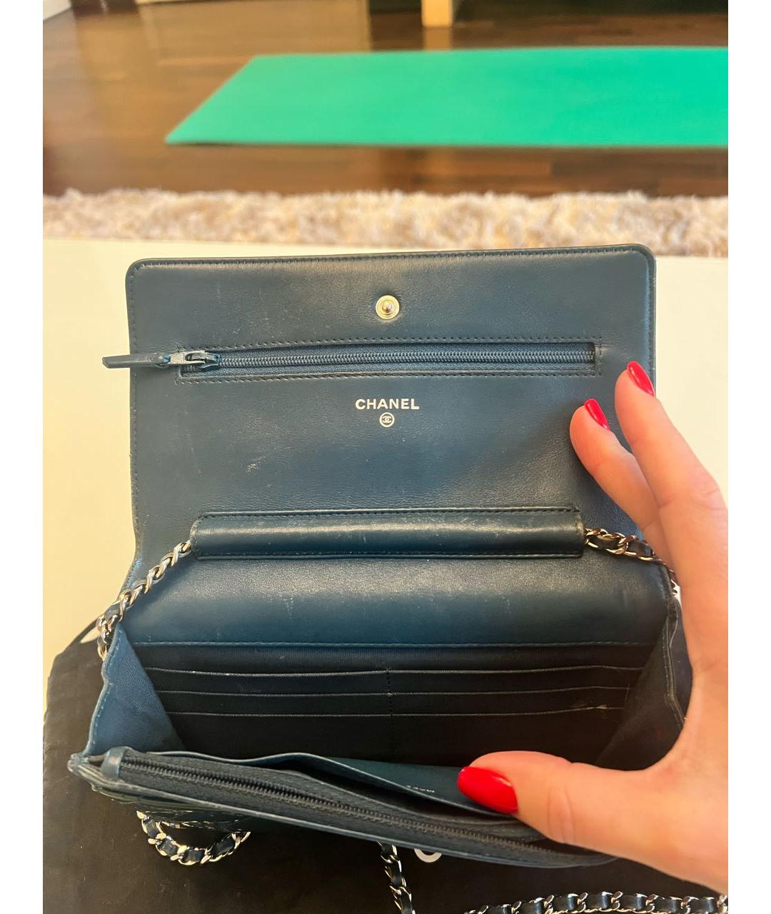 CHANEL Темно-синяя сумка через плечо из лакированной кожи, фото 4