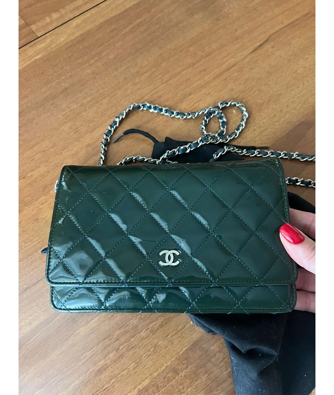 CHANEL Темно-синяя сумка через плечо из лакированной кожи, фото 7