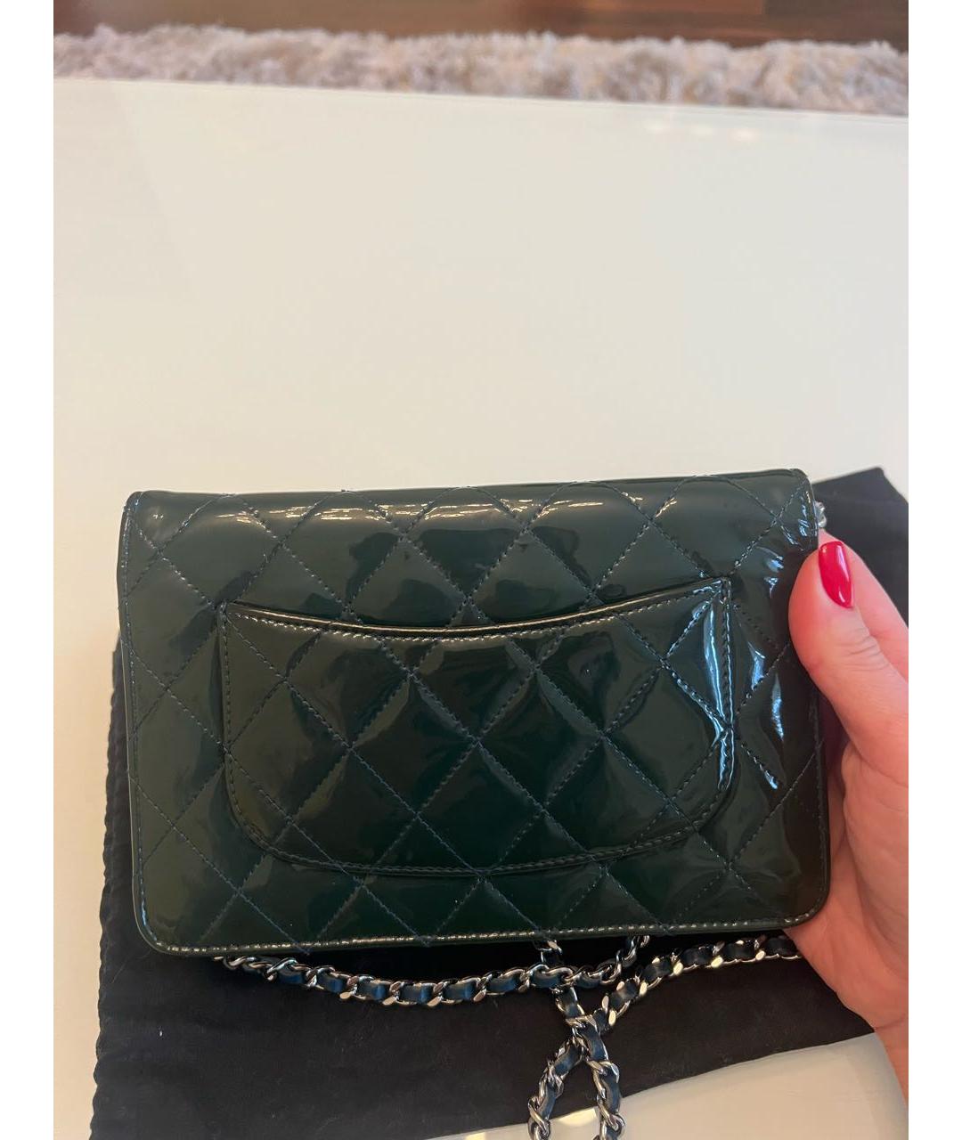 CHANEL Темно-синяя сумка через плечо из лакированной кожи, фото 2