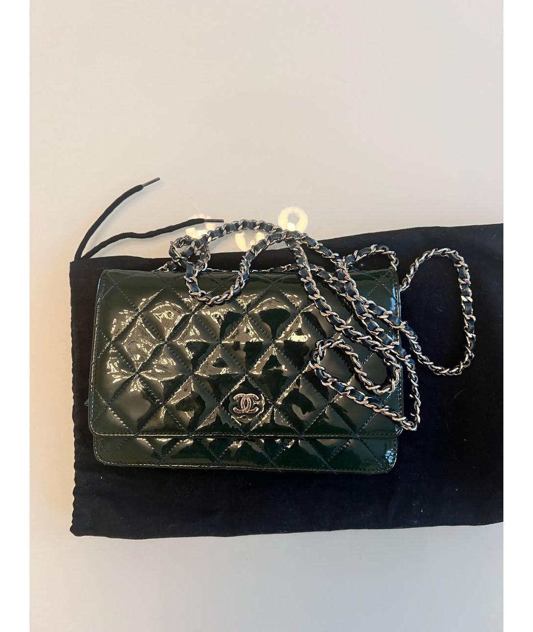 CHANEL Темно-синяя сумка через плечо из лакированной кожи, фото 6