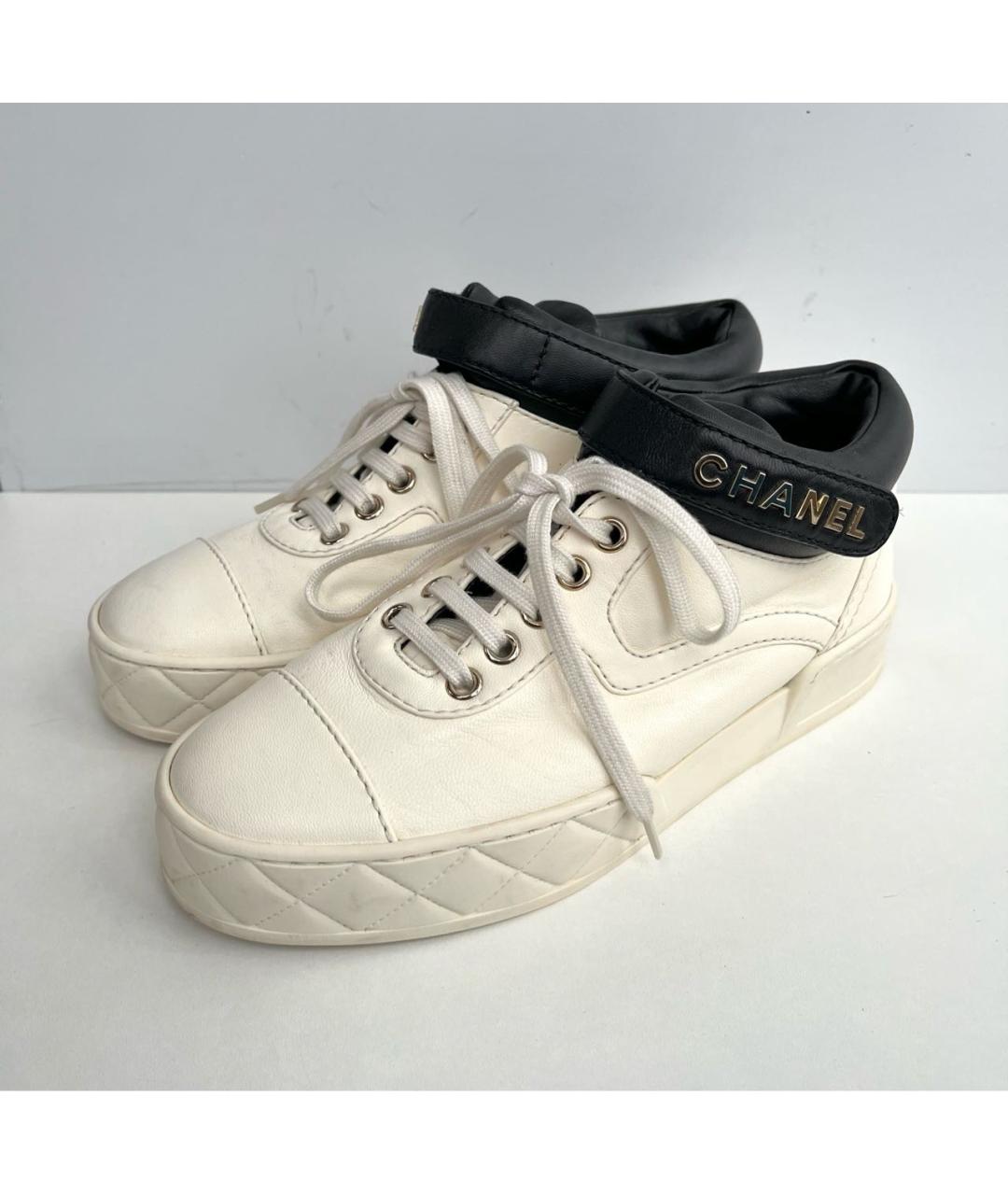 CHANEL Белые кожаные кроссовки, фото 3