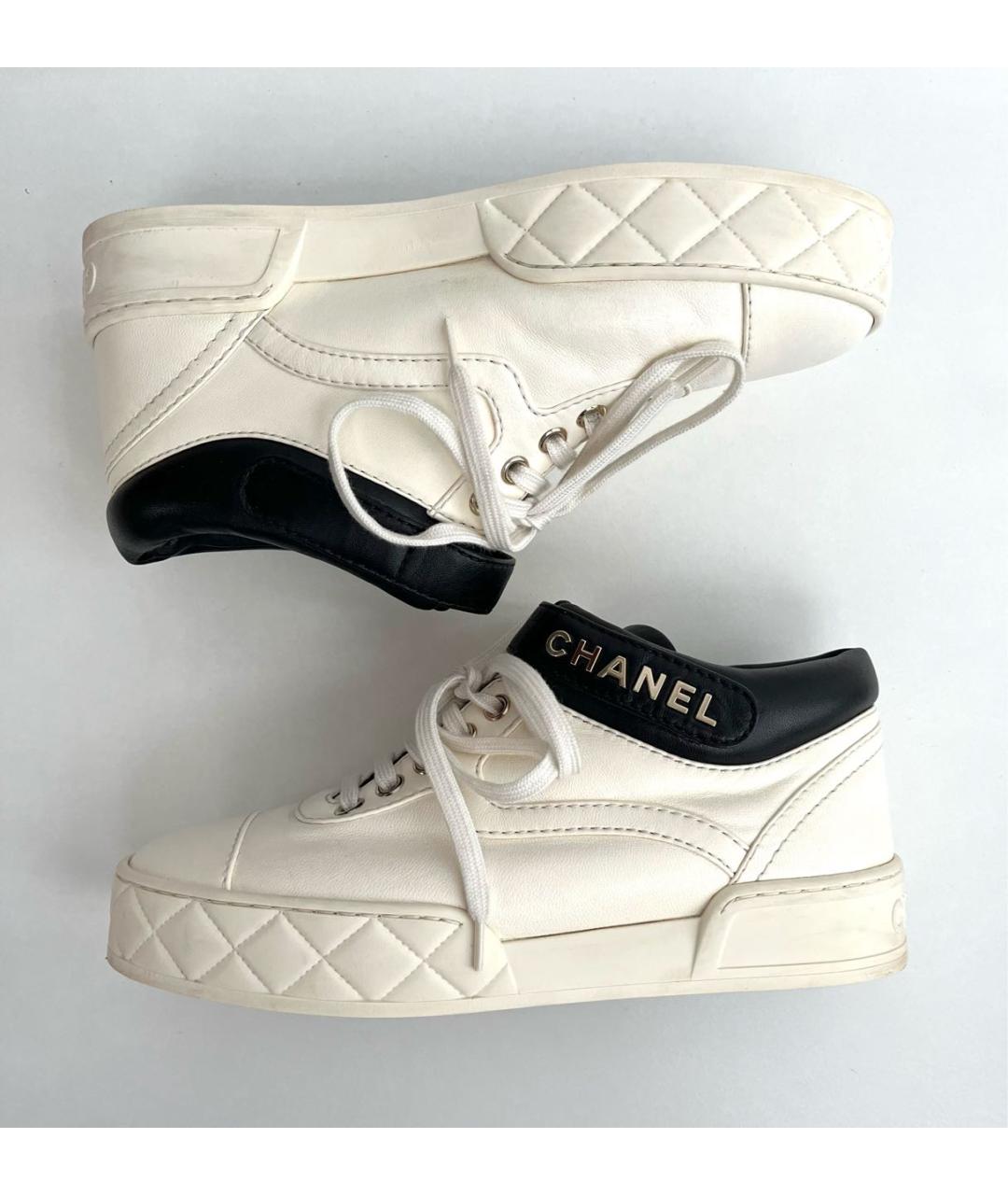 CHANEL Белые кожаные кроссовки, фото 2