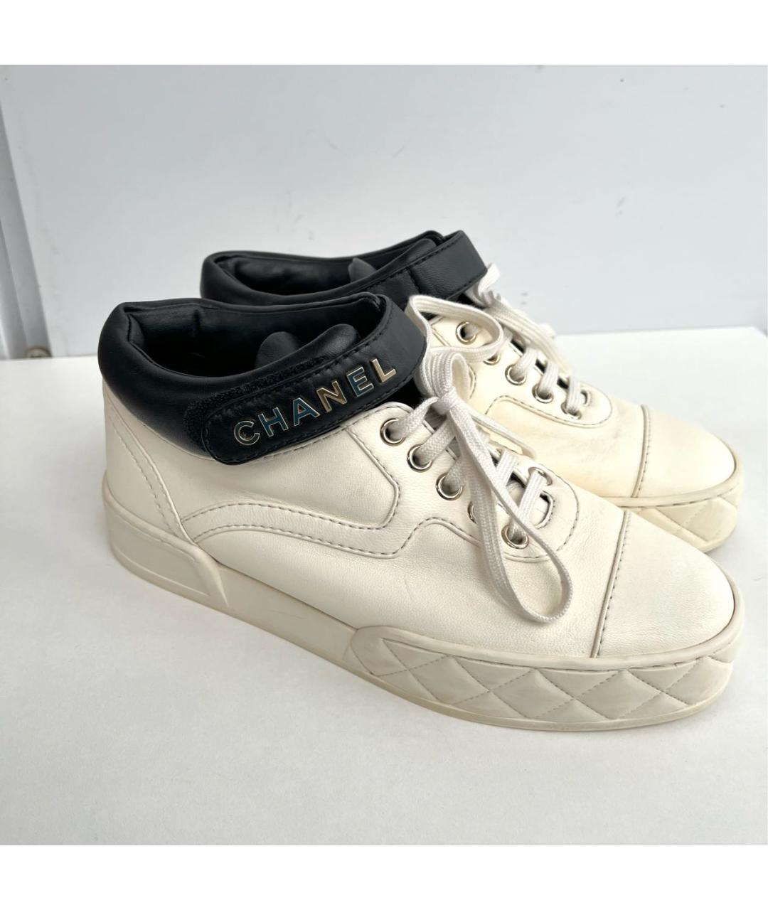 CHANEL Белые кожаные кроссовки, фото 4