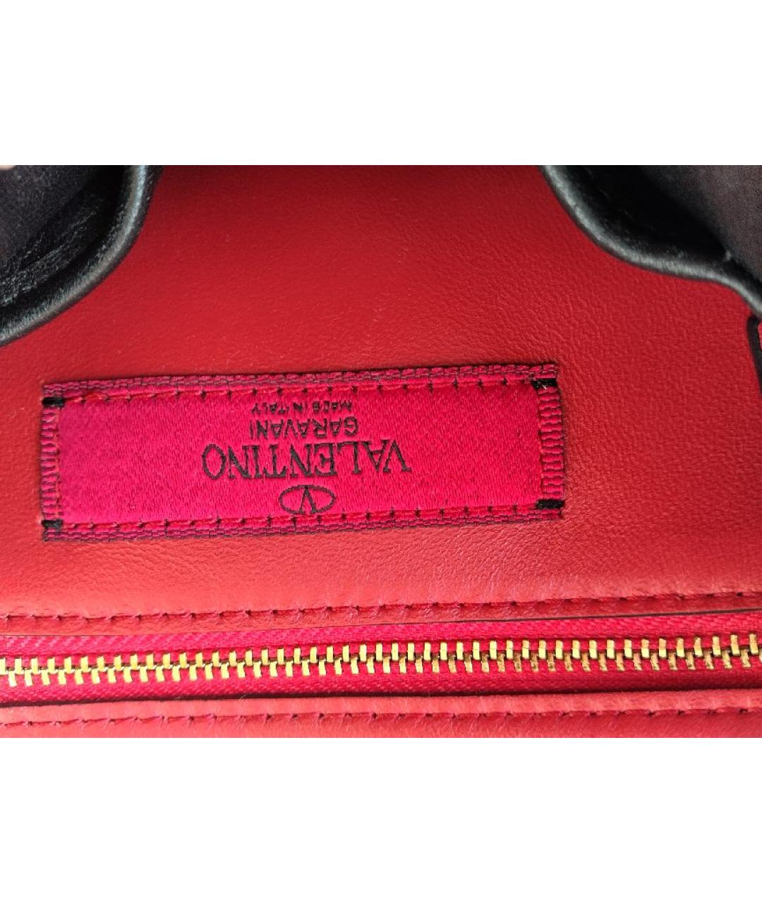 VALENTINO Черная сумка через плечо из лакированной кожи, фото 7