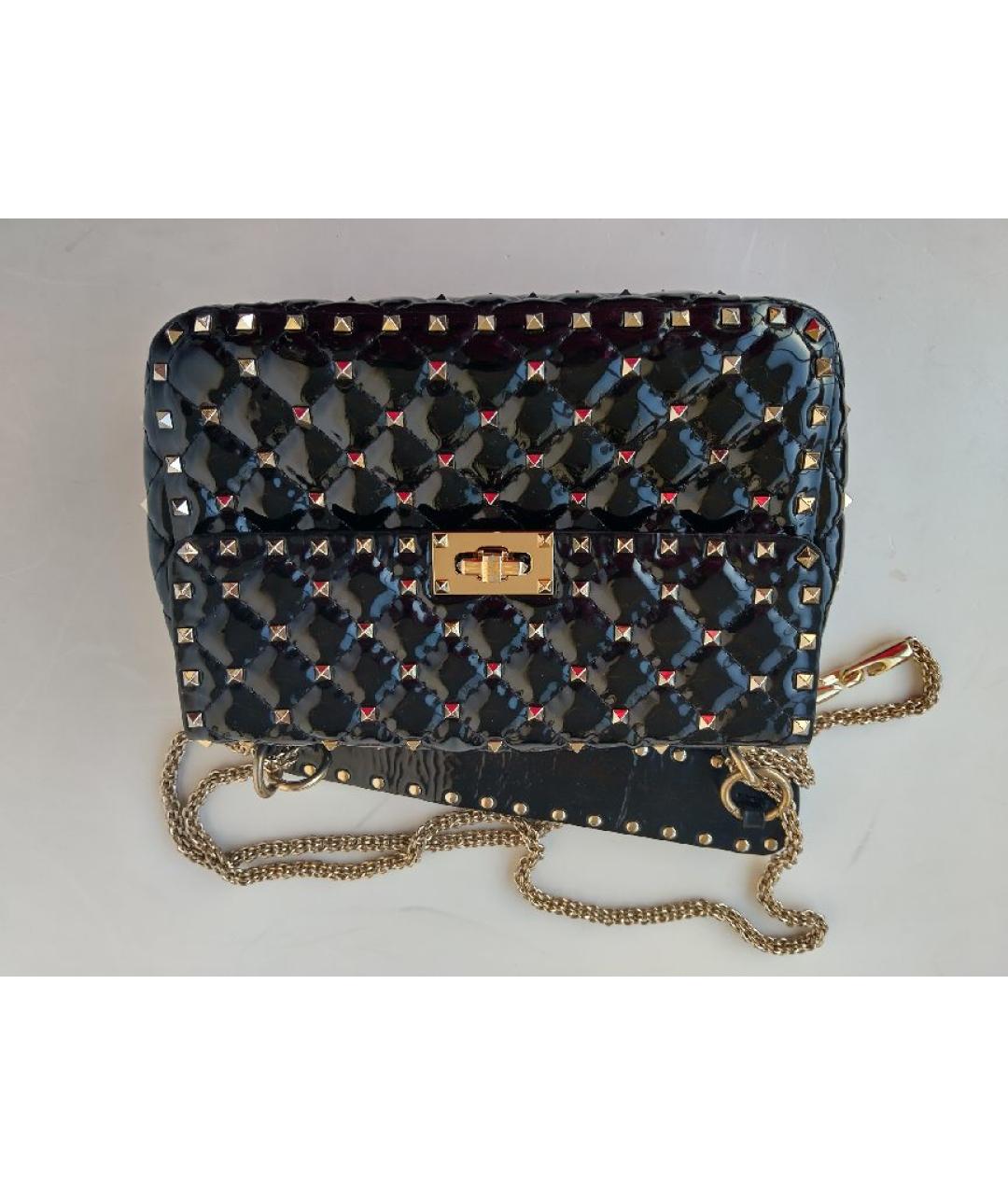 VALENTINO Черная сумка через плечо из лакированной кожи, фото 2