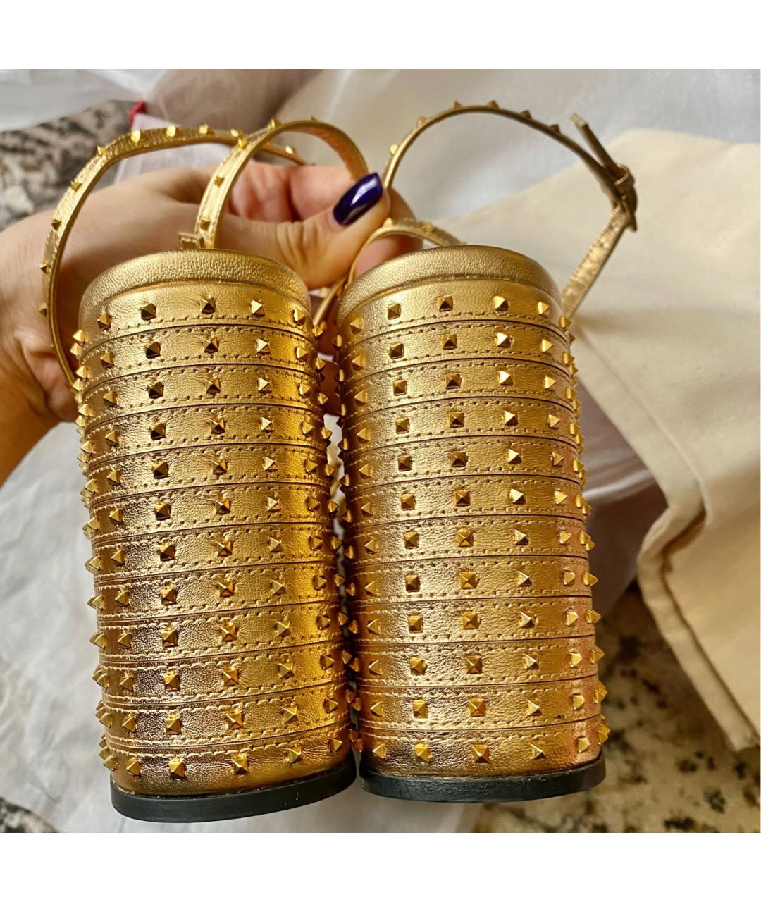 VALENTINO Золотые кожаные босоножки, фото 7