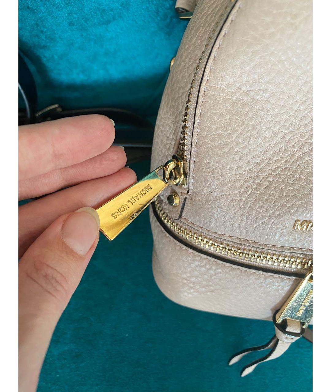 MICHAEL KORS Бежевый кожаный рюкзак, фото 5