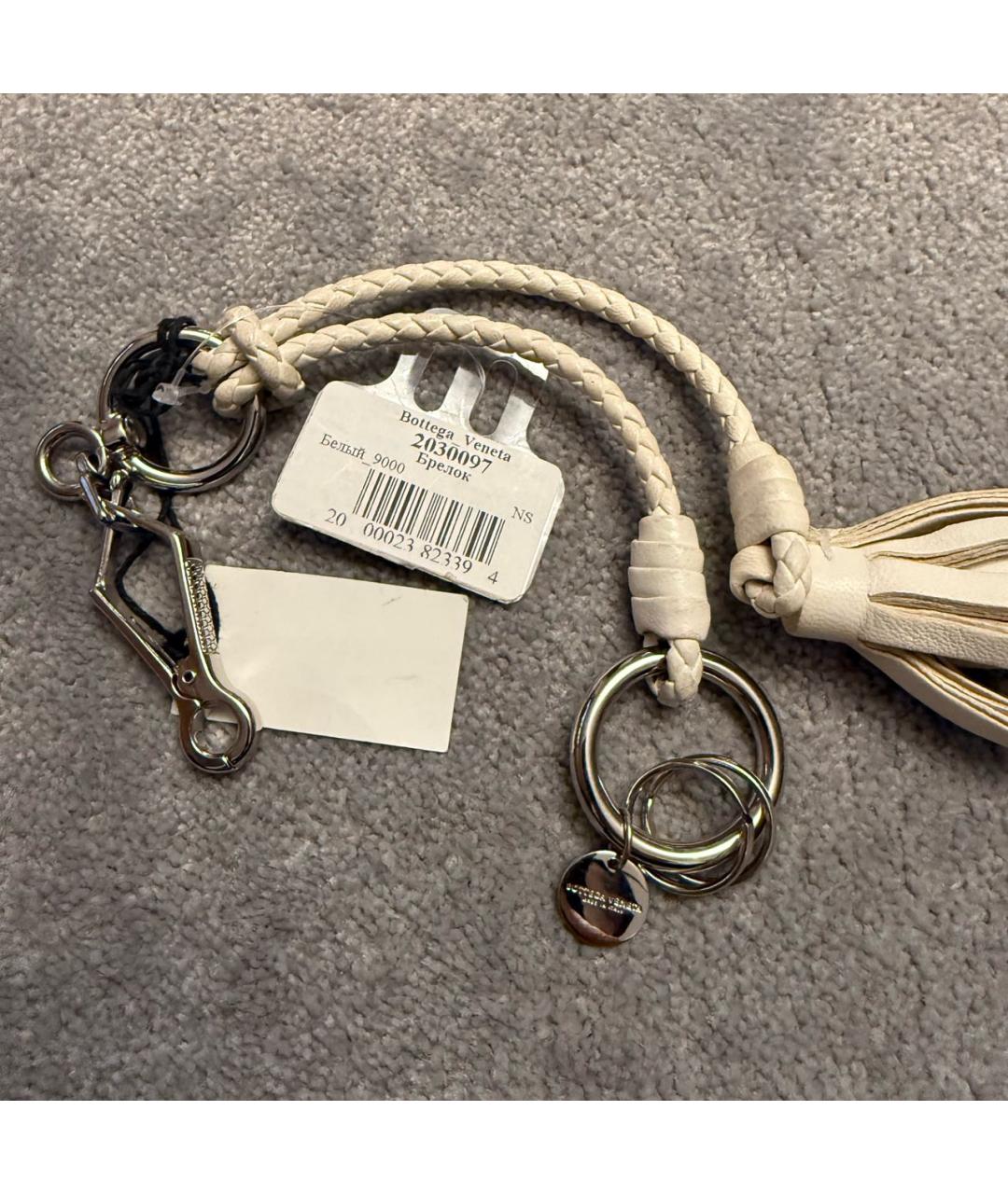BOTTEGA VENETA Белый брелок, фото 2