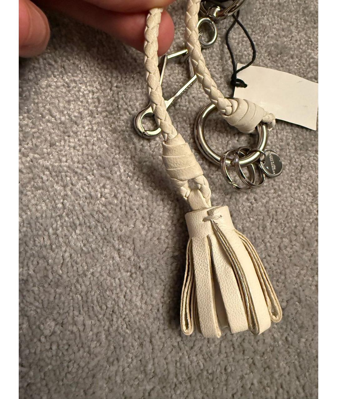 BOTTEGA VENETA Белый брелок, фото 6