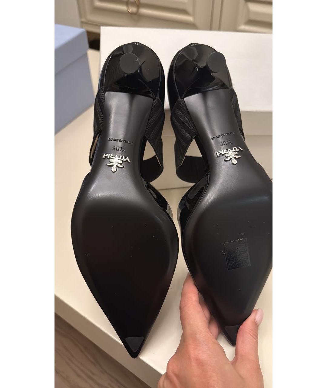 PRADA Черные лодочки на низком каблуке из лакированной кожи, фото 4