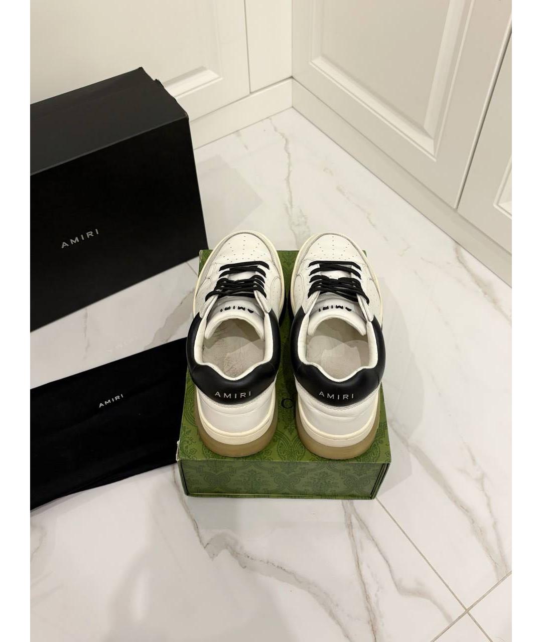 AMIRI Белые кожаные низкие кроссовки / кеды, фото 4