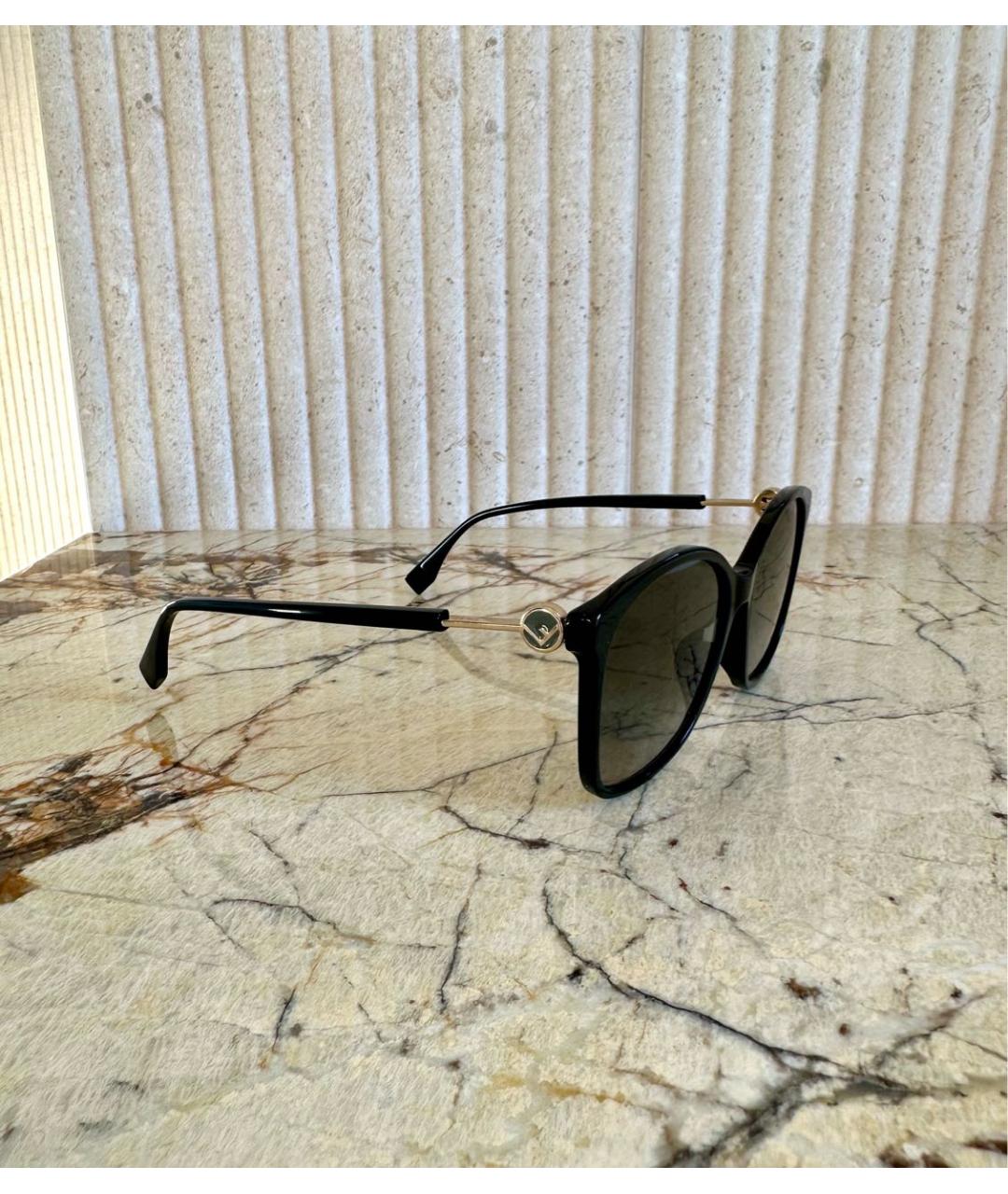 FENDI Черные пластиковые солнцезащитные очки, фото 2