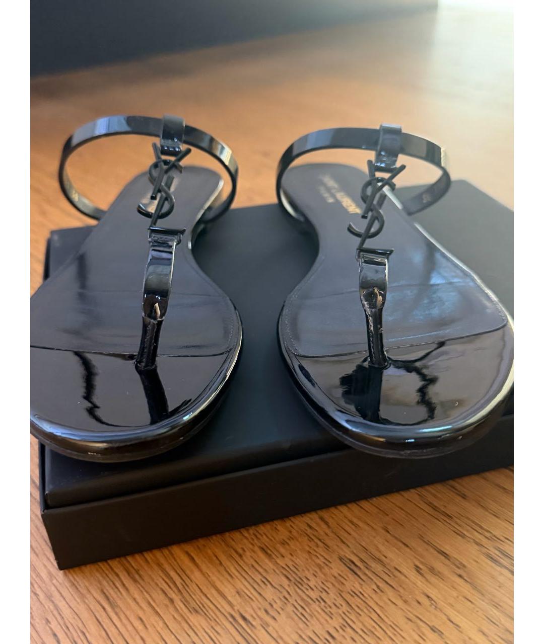 SAINT LAURENT Черные сандалии из лакированной кожи, фото 5