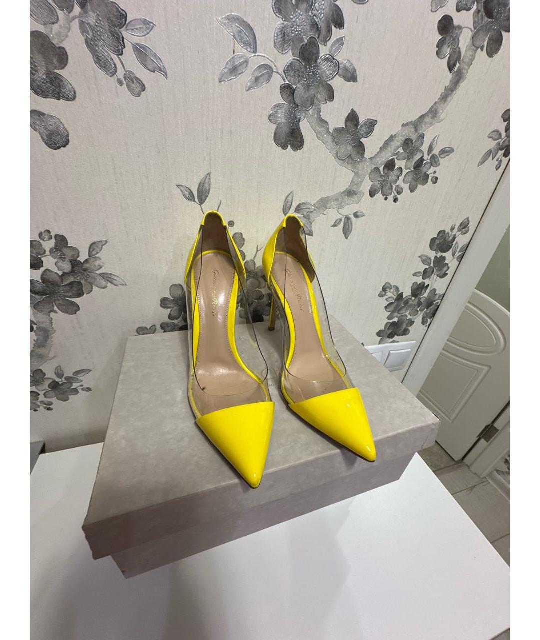 GIANVITO ROSSI Желтые туфли из лакированной кожи, фото 2