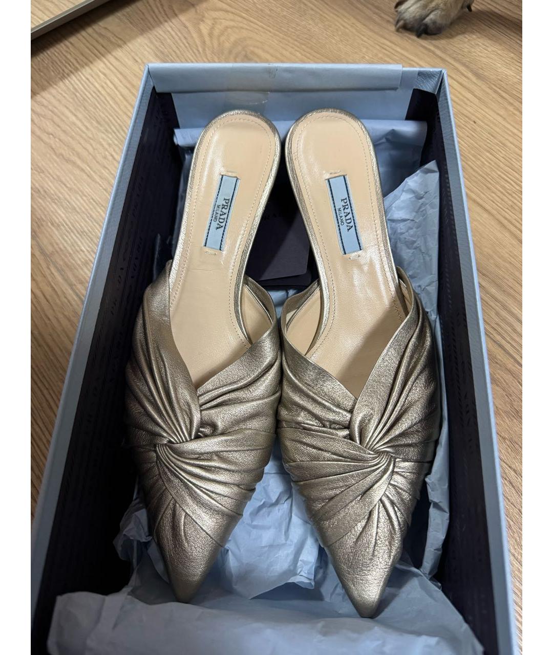 PRADA Золотые кожаные лодочки на низком каблуке, фото 3