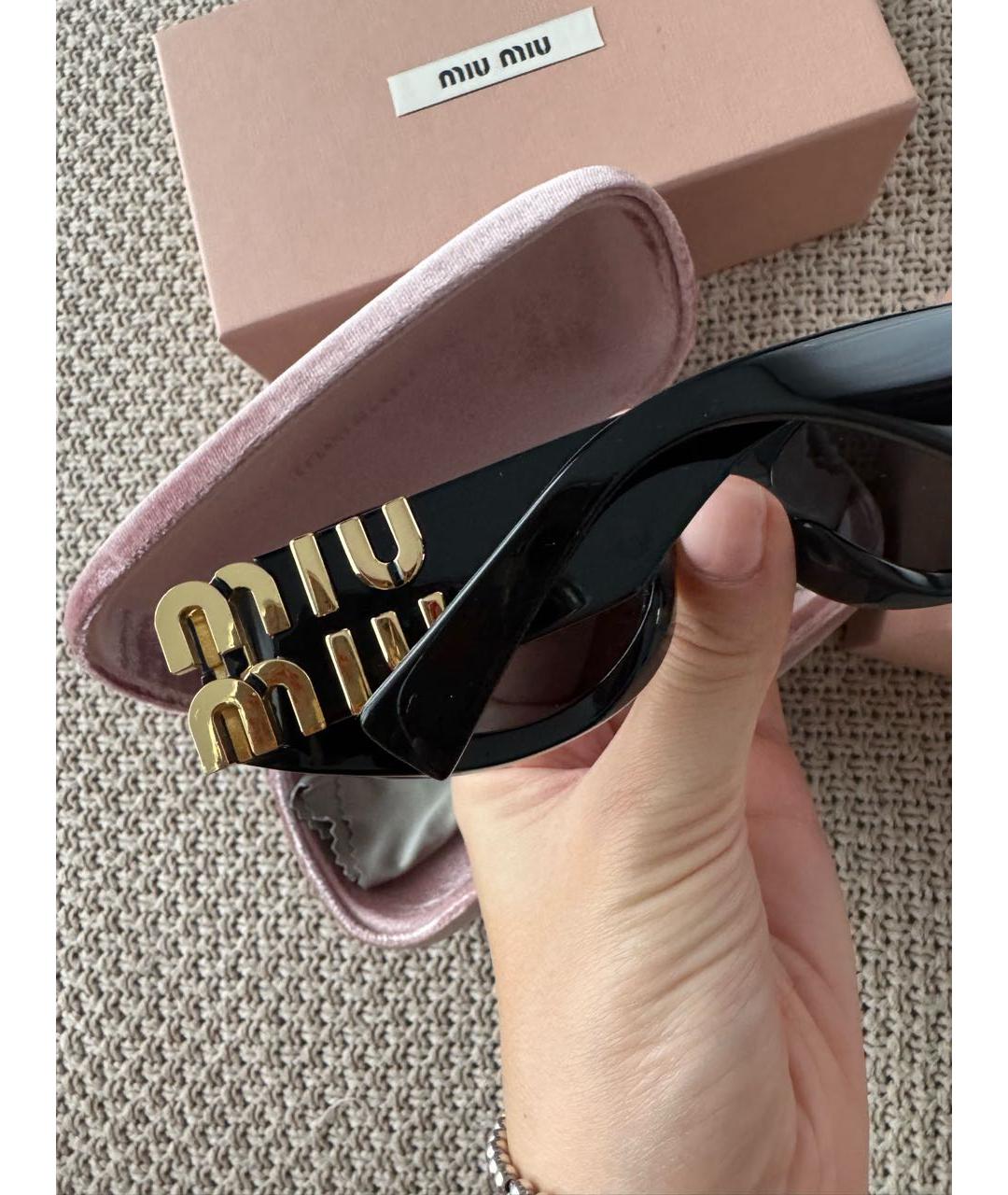 MIU MIU Черные пластиковые солнцезащитные очки, фото 2