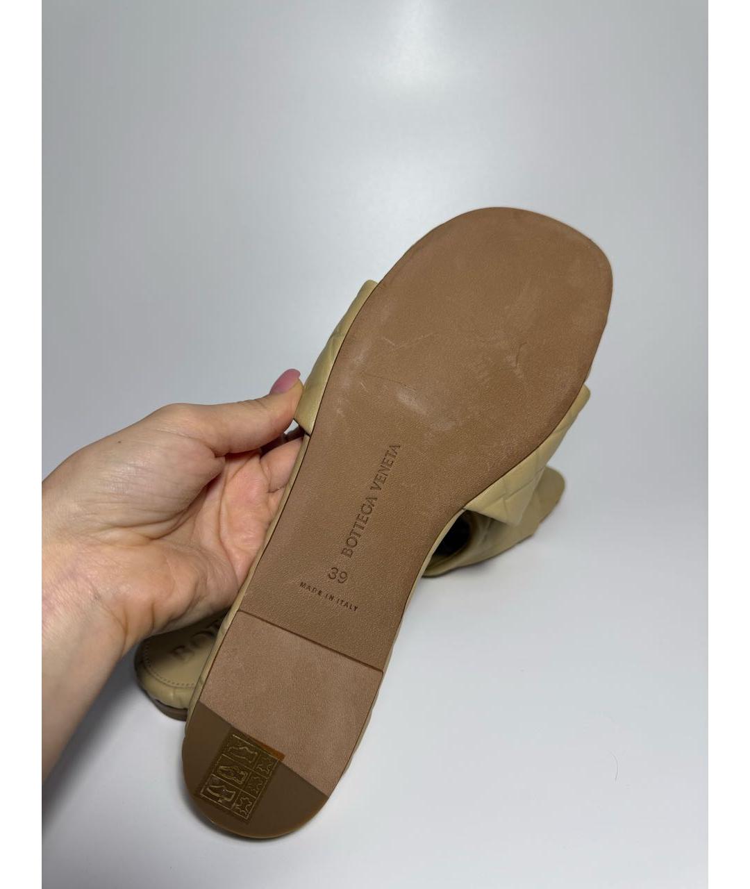 BOTTEGA VENETA Бежевые кожаные шлепанцы, фото 4