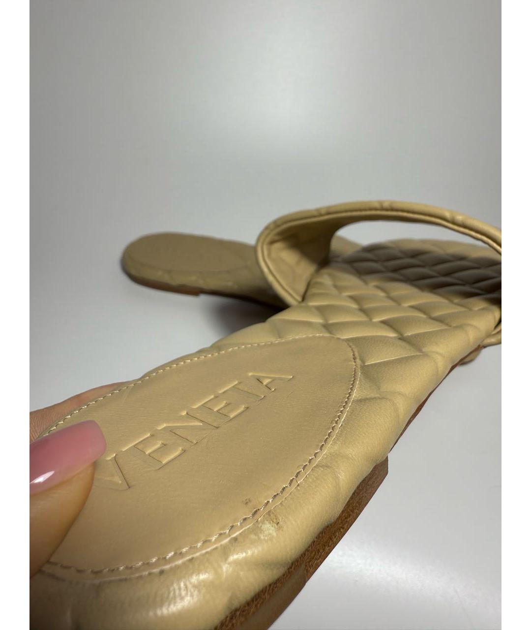 BOTTEGA VENETA Бежевые кожаные шлепанцы, фото 6