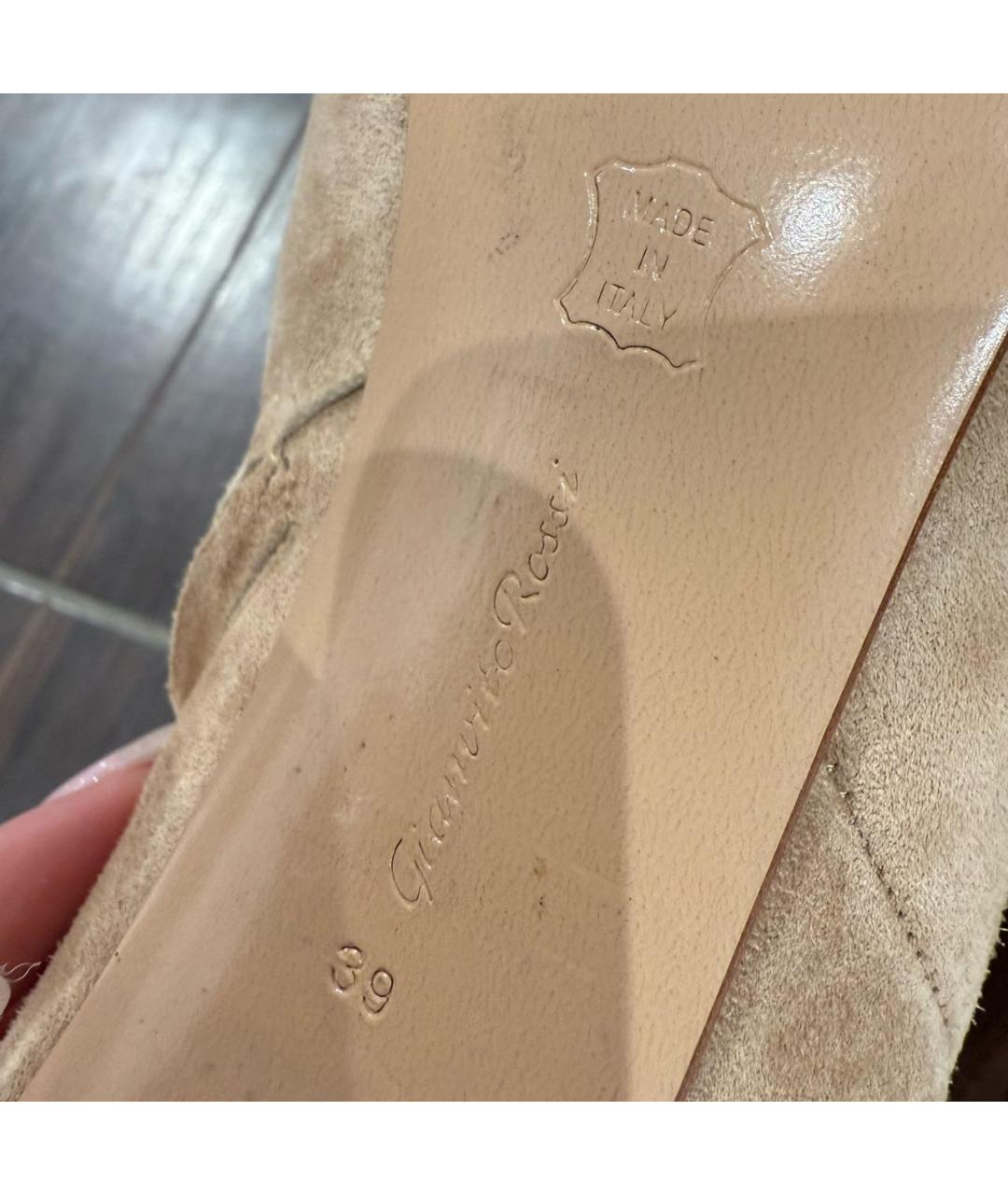 GIANVITO ROSSI Бежевые замшевые ботильоны, фото 4