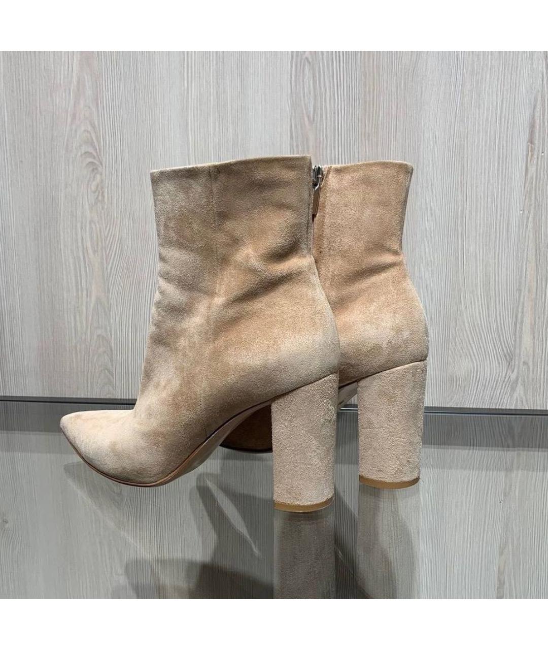 GIANVITO ROSSI Бежевые замшевые ботильоны, фото 2