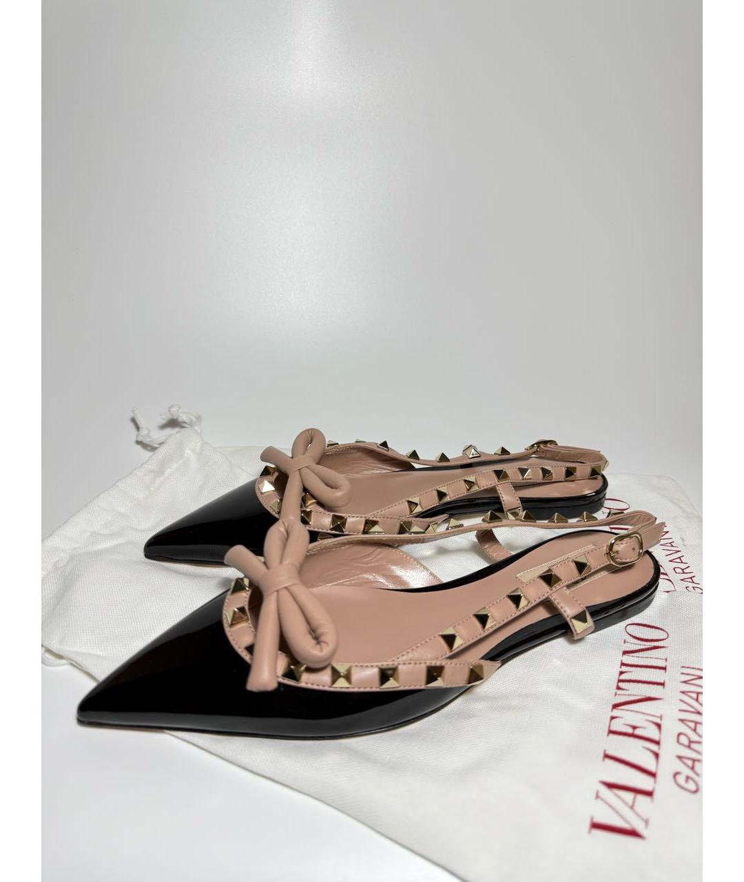 VALENTINO Черные лодочки на низком каблуке из лакированной кожи, фото 5