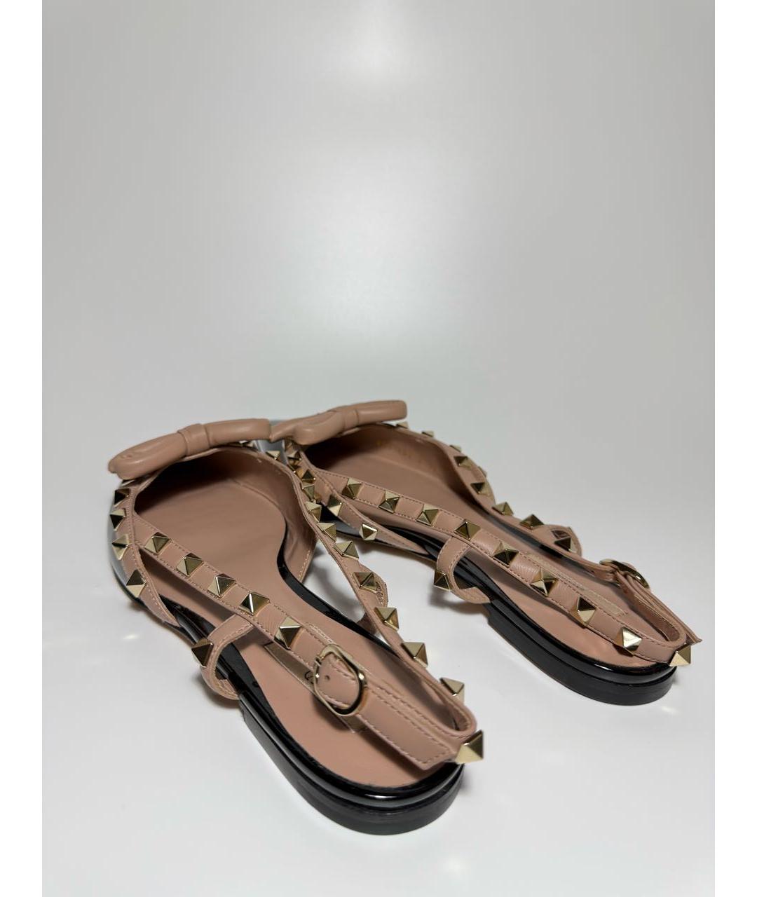 VALENTINO Черные лодочки на низком каблуке из лакированной кожи, фото 4