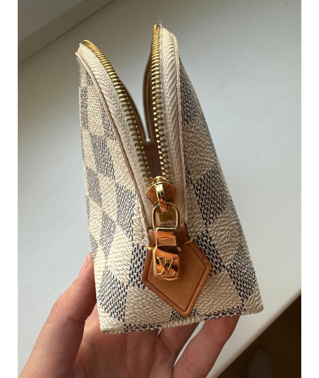 LOUIS VUITTON Белая кожаная косметичка, фото 4