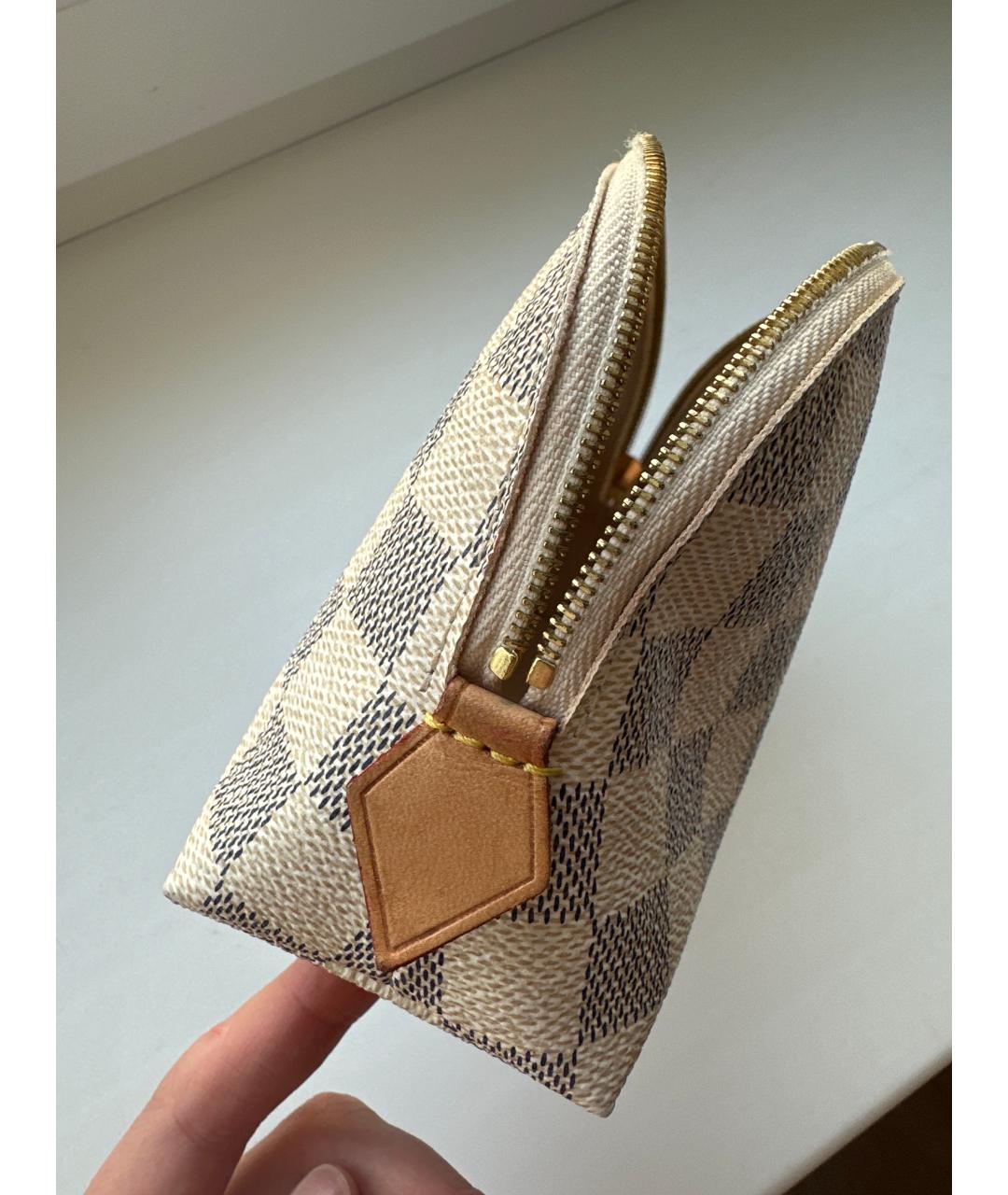 LOUIS VUITTON Белая кожаная косметичка, фото 3