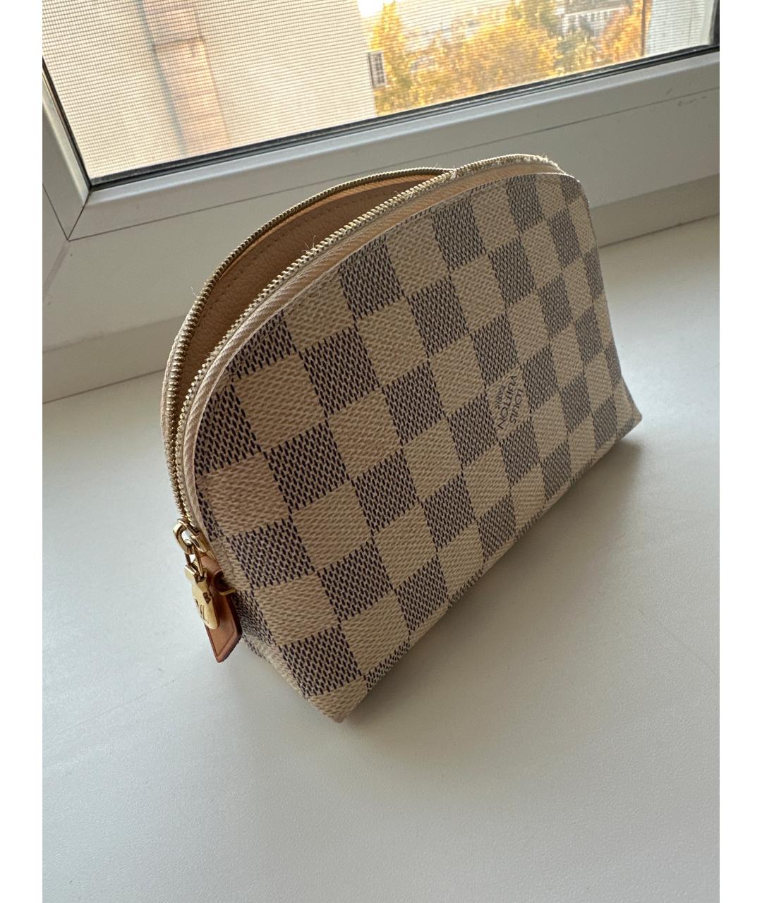 LOUIS VUITTON Белая кожаная косметичка, фото 5