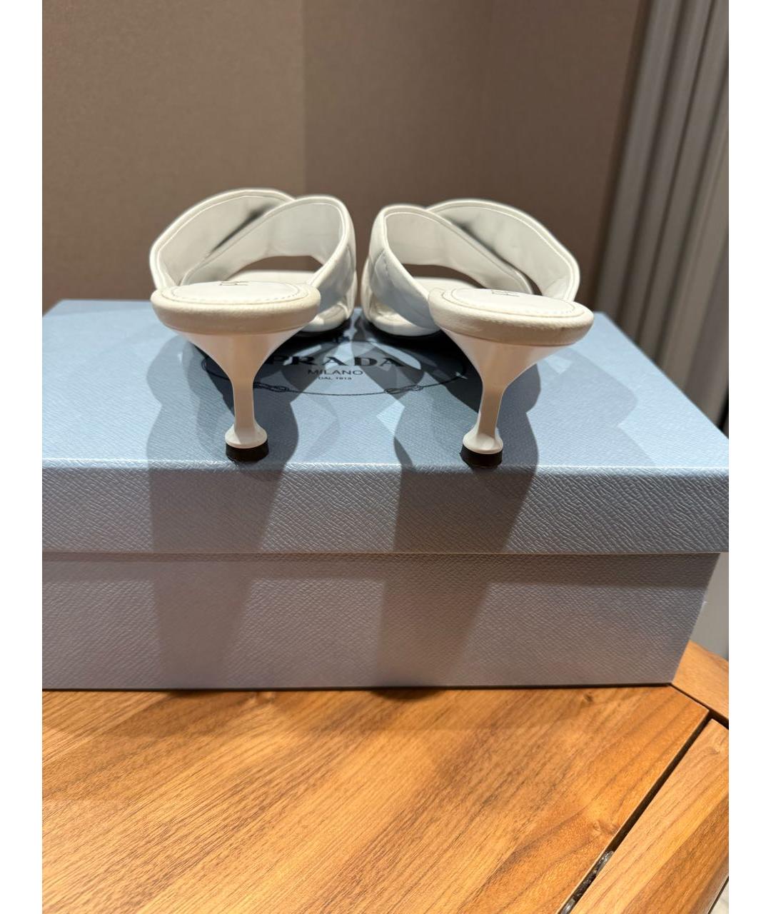 PRADA Белые кожаные мюли, фото 4