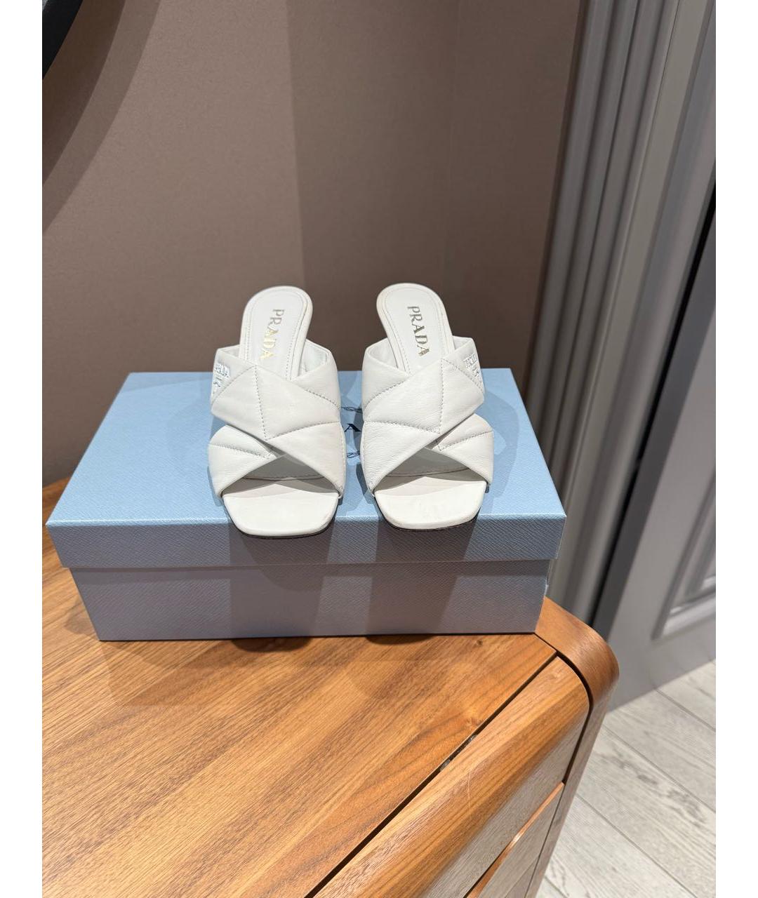 PRADA Белые кожаные мюли, фото 2