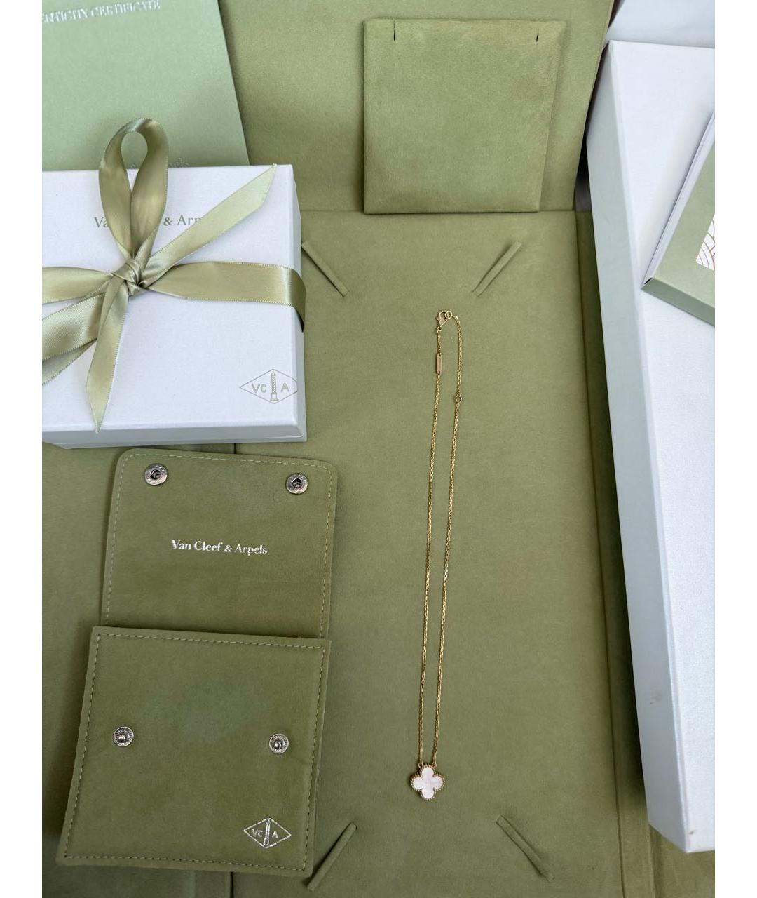 VAN CLEEF & ARPELS Белый кулон из желтого золота, фото 4